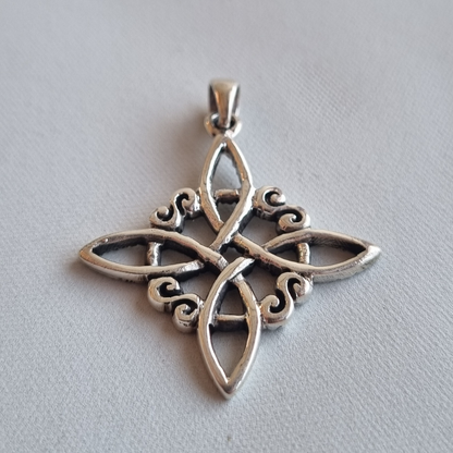 Colgante Nudo de Brujo Plata 925